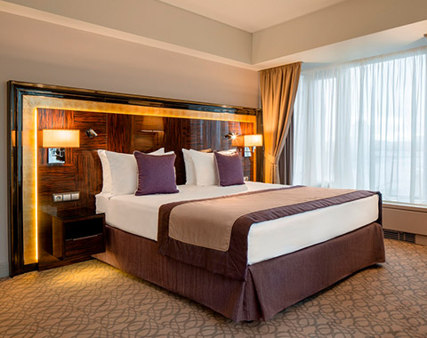Bedroom of a business apartment - Crowne Plaza Moscow hotel